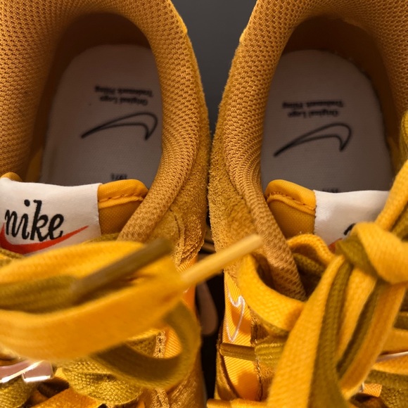 Size 5.5 - Nike Air Force 1 '07 SE Gold Suede - DA8302-700 In Box - Picture 8 of 8